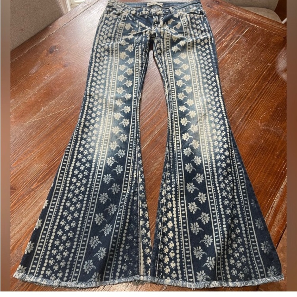 Free People Mantra Bali Print Indigo Blue Boho Music Festival Flare Jeans 26